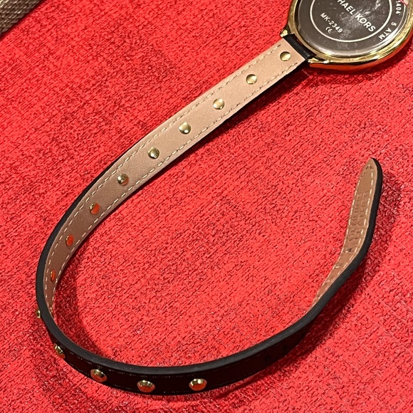 MICHAEL KORS PRE-LOVED AUTHENTIC RUNWAY GOLD STUDDED BROWN LEATHER WATCH - Picture 6 of 15